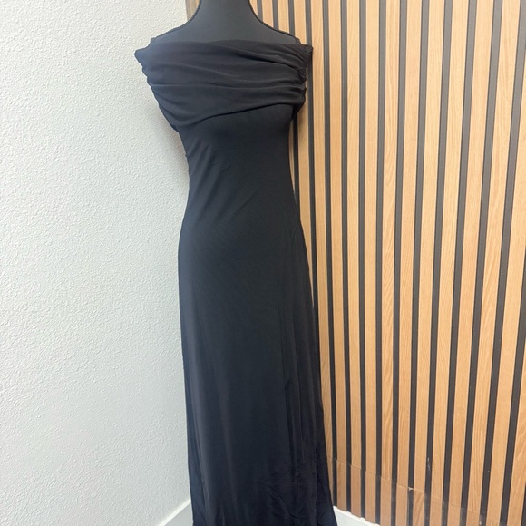 Off-Shoulder Black Maxi Dress - Picture 2 of 4
